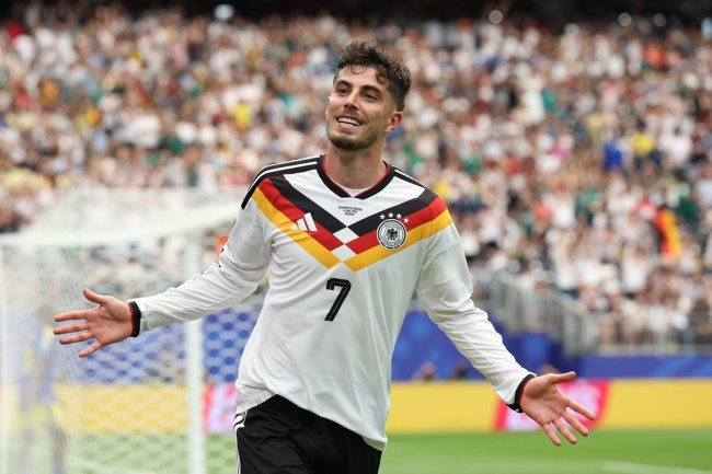 Havertz lập cú đúp bàn thắng. Havertz lập cú đúp bàn thắng.