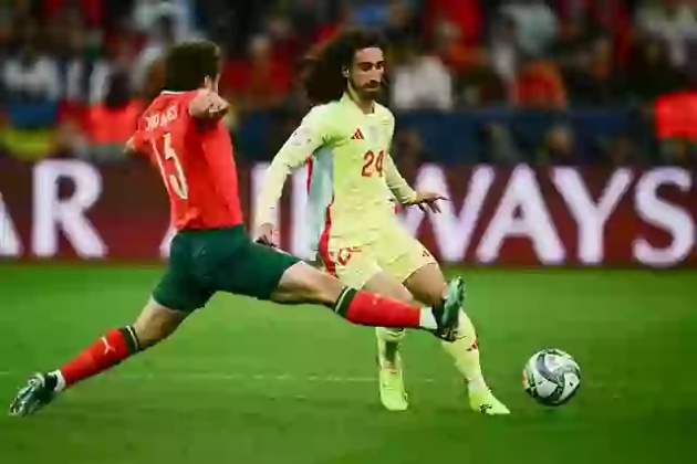 Hậu vệ của Chelsea liên tục bị CĐV la ó trên sân tại Munich. Hậu vệ Chelsea bị la ó trên sân