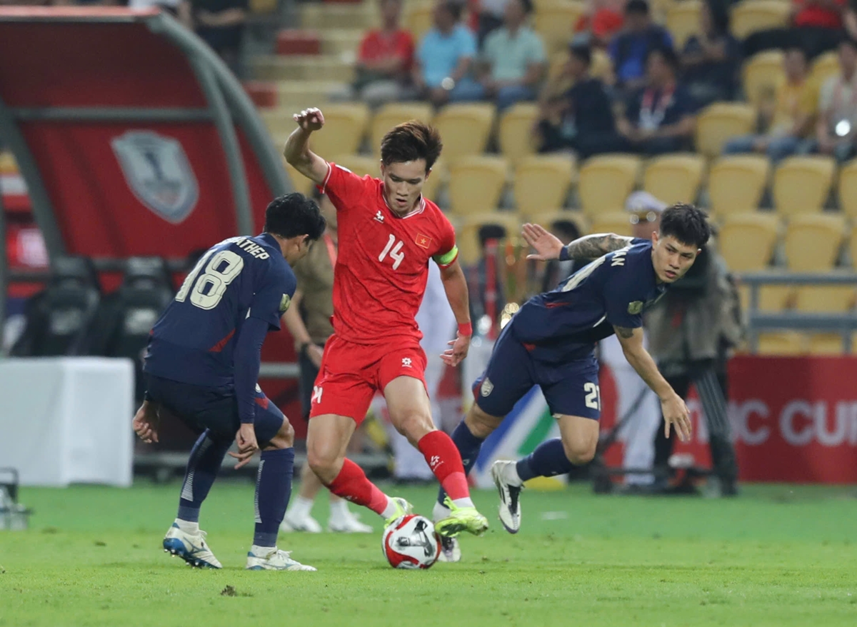 Thái Lan và tuyển Việt Nam cạnh tranh tại AFF Cup
