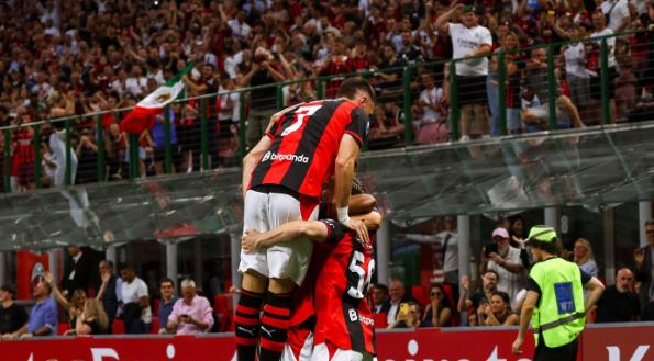 Niềm vui của Milan sau bàn mở tỷ số. Niềm vui của Milan sau bàn mở tỷ số.