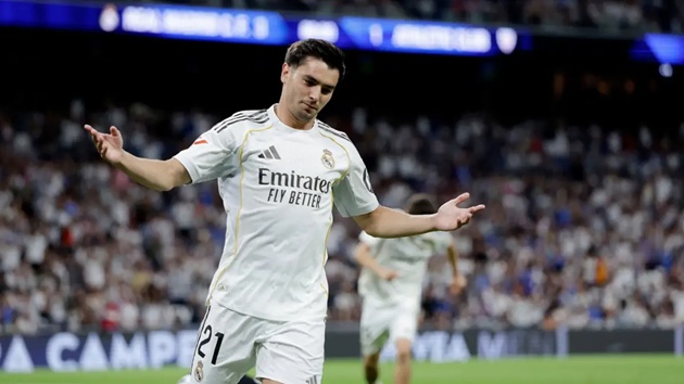 Ngôi sao Morocco từng giành Scudettto trong màu áo AC Milan.