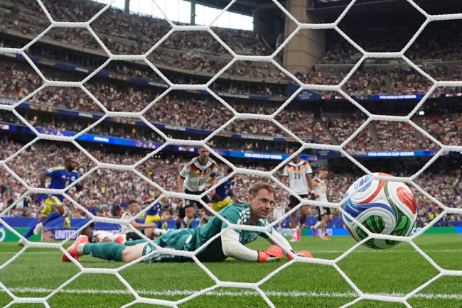 Manuel Neuer - 7.1 điểm Manuel Neuer thi đấu an toàn tại World Cup
