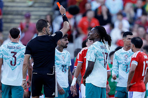 Rafael Leao nhận thẻ đỏ trong trận giao hữu Bồ Đào Nha vs Chile