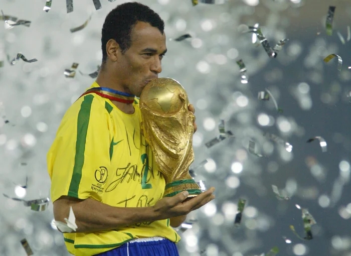 Cafu cùng tuyển Brazil vô địch World Cup 2002. Cafu cùng tuyển Brazil vô địch World Cup 2002.