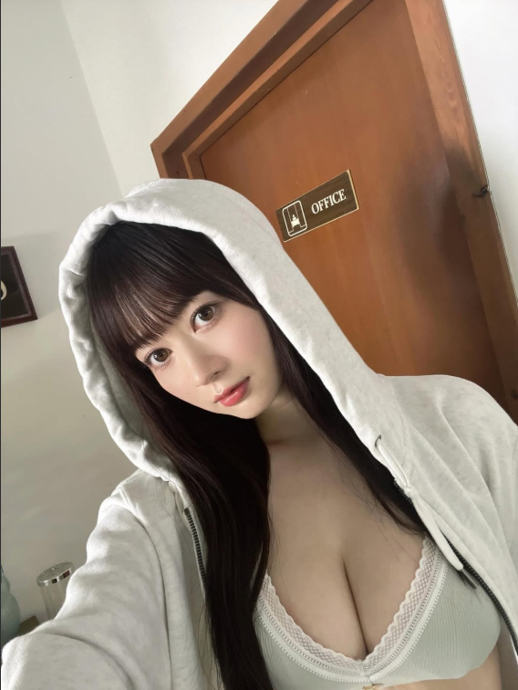 Có cùng xuất xứ như Yua Mikami - Hot girl lựa chọn sự nghiệp khác biệt Yuna Ego xinh đẹp và quyến rũ