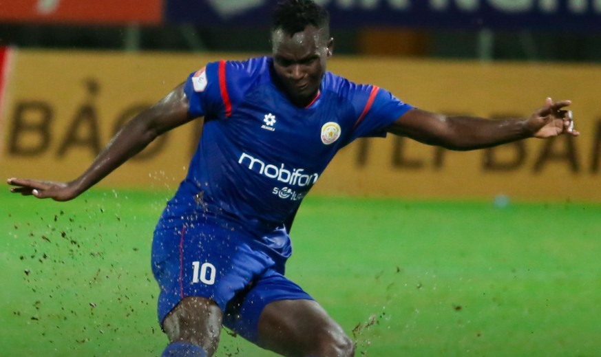 Joseph Mpande là niềm hy vọng trên hàng công của PVF-CAND Tiền đạo Joseph Mpande chiến đấu hết mình cho PVF-CAND