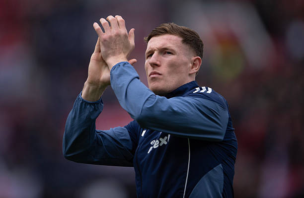 Elliot Anderson tỏa sáng trong màu áo Nottingham Forest.