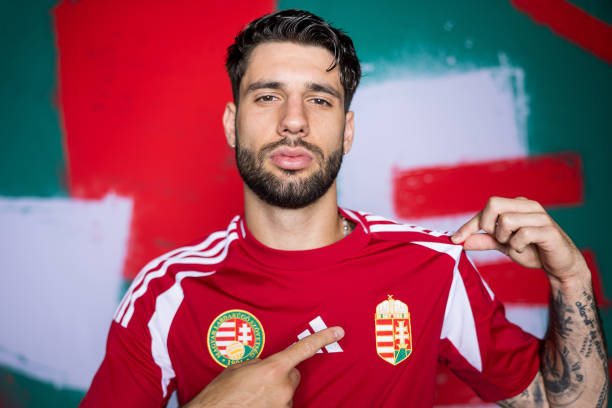 Szoboszlai cần gác lại mùa giải thất vọng của Liverpool và tập trung cho World Cup. Dominik Szoboszlai thi đấu cho Hungary