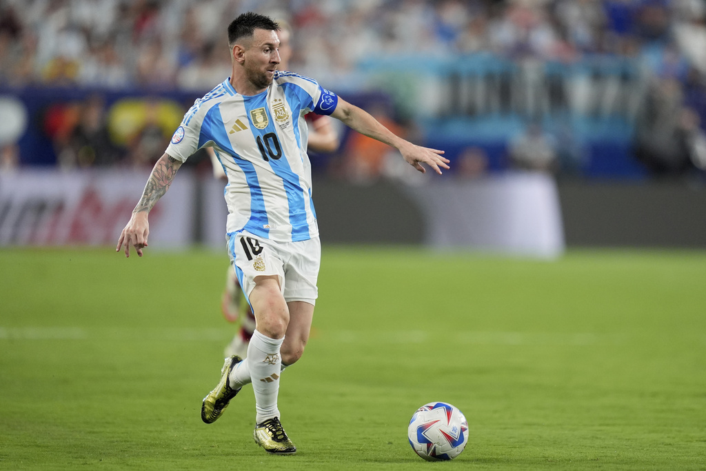 Messi giã từ sự nghiệp thi đấu quốc tế