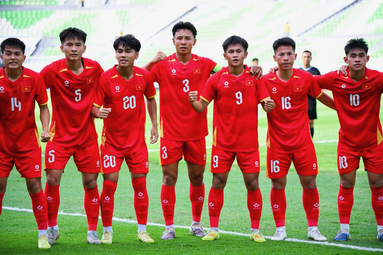 Hoàng Công Hậu số 9 trên sân