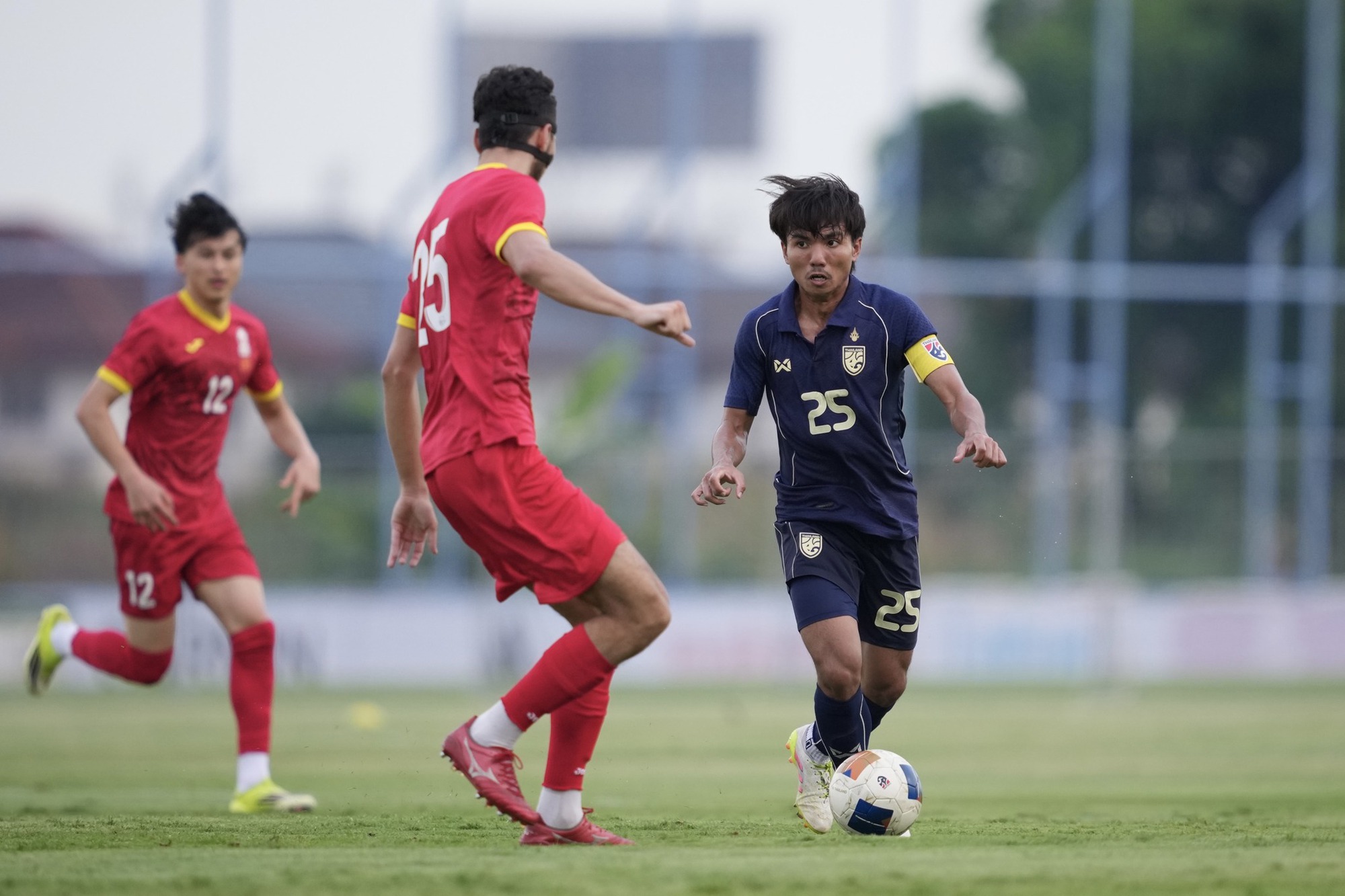 U23 Thái Lan gặp rất nhiều khó khăn trước Kyrgyzstan U23 Thái Lan gặp nhiều thử thách trước đối thủ Kyrgyzstan