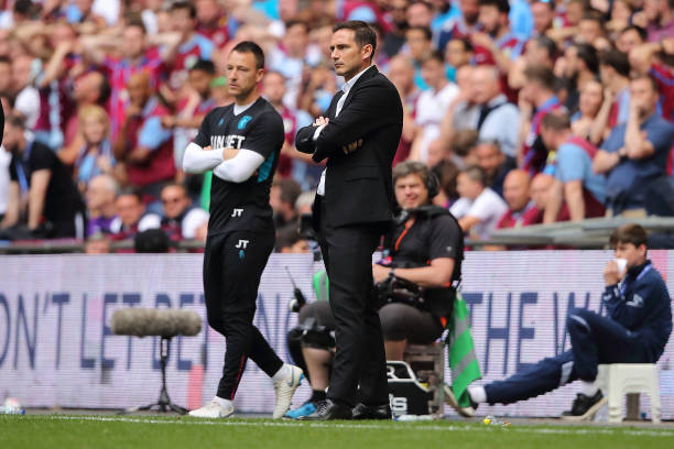 Terry và Lampard có những quan điểm trái chiều. Terry và Lampard tranh luận về tuyển Anh