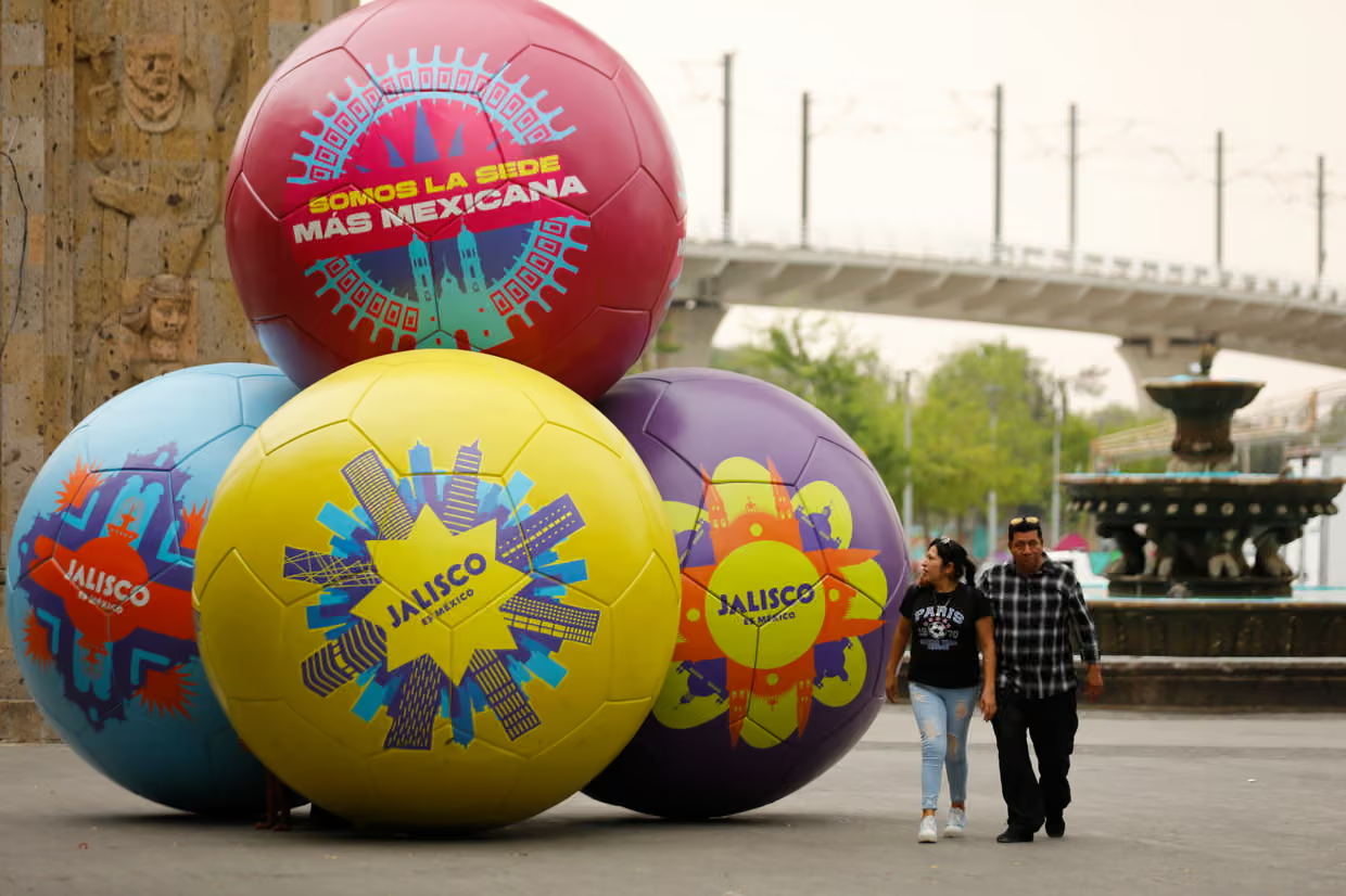 Những quả bóng khổng lồ khuấy động Guadalajara. Sự kiện bóng đá tại Guadalajara