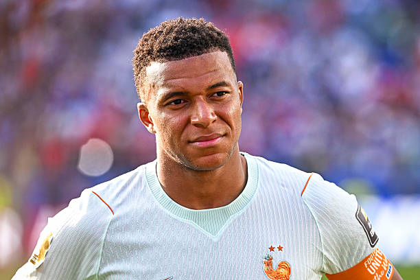 Mbappe là đầu tàu hàng công Pháp Mbappe là đầu tàu hàng công Pháp