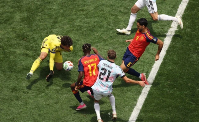 Merino ghi bàn thắng quyết định trận đấu Mikel Merino ghi bàn cho Tây Ban Nha
